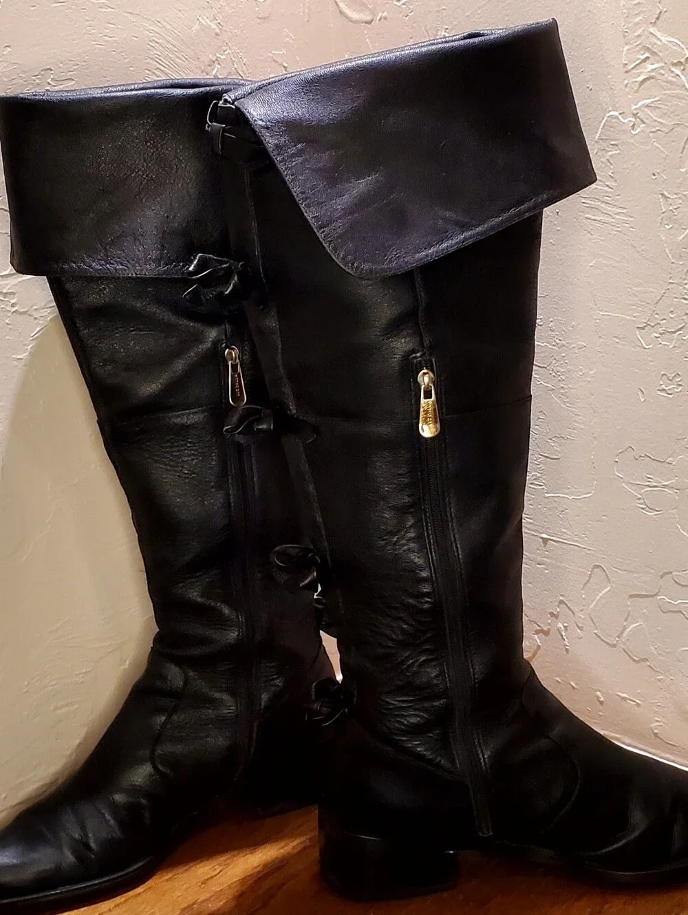 Black Leather Over-the-Knee Fold-Over Boots with Back Bows Gold Side Zipper Sz 7